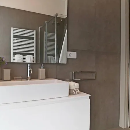 Modern Si Spatios 1 Apartment *