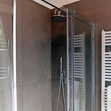 Apartment Modern Si Spatios 1 *