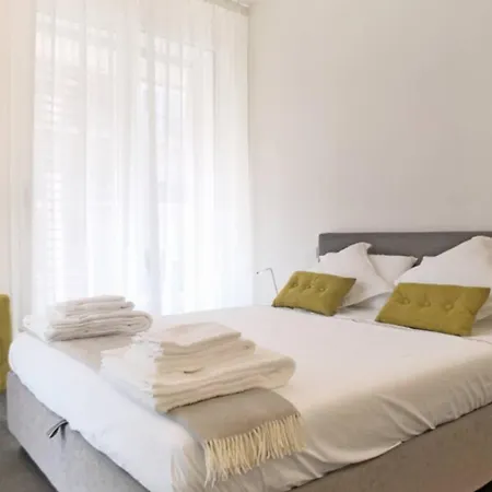 Modern Si Spatios 1 Apartment *